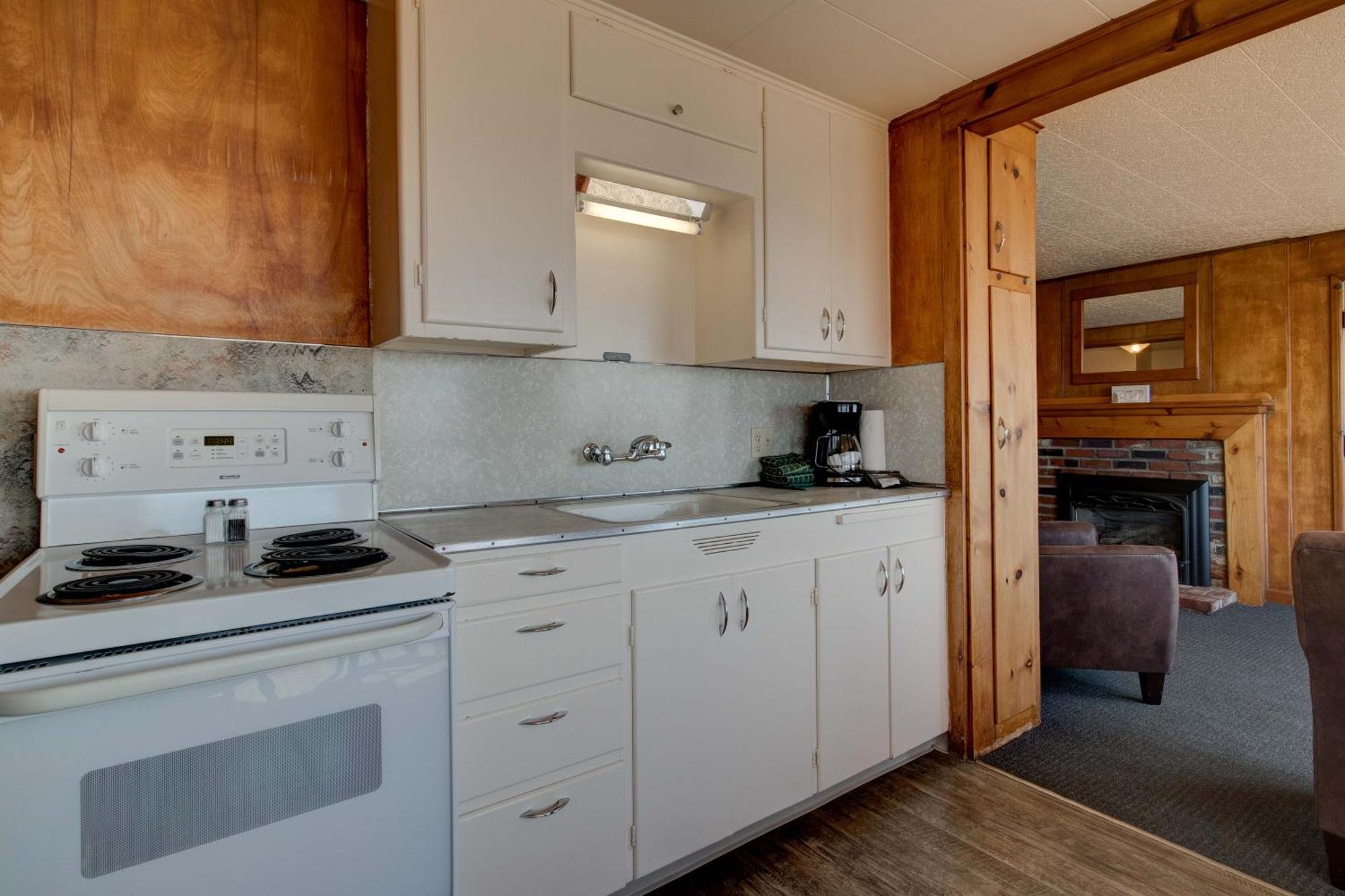 Ester Lee Oceanview Inn Линкън Сити Екстериор снимка