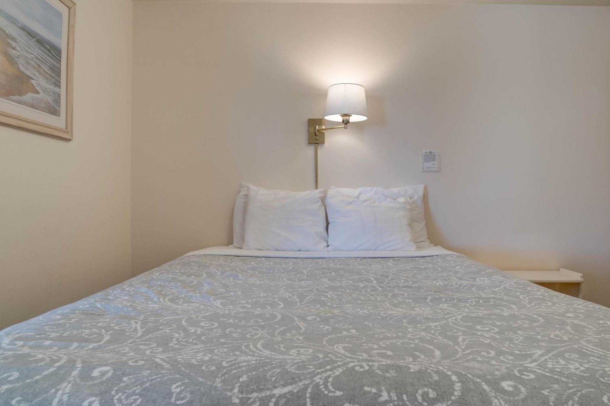 Ester Lee Oceanview Inn Линкън Сити Екстериор снимка