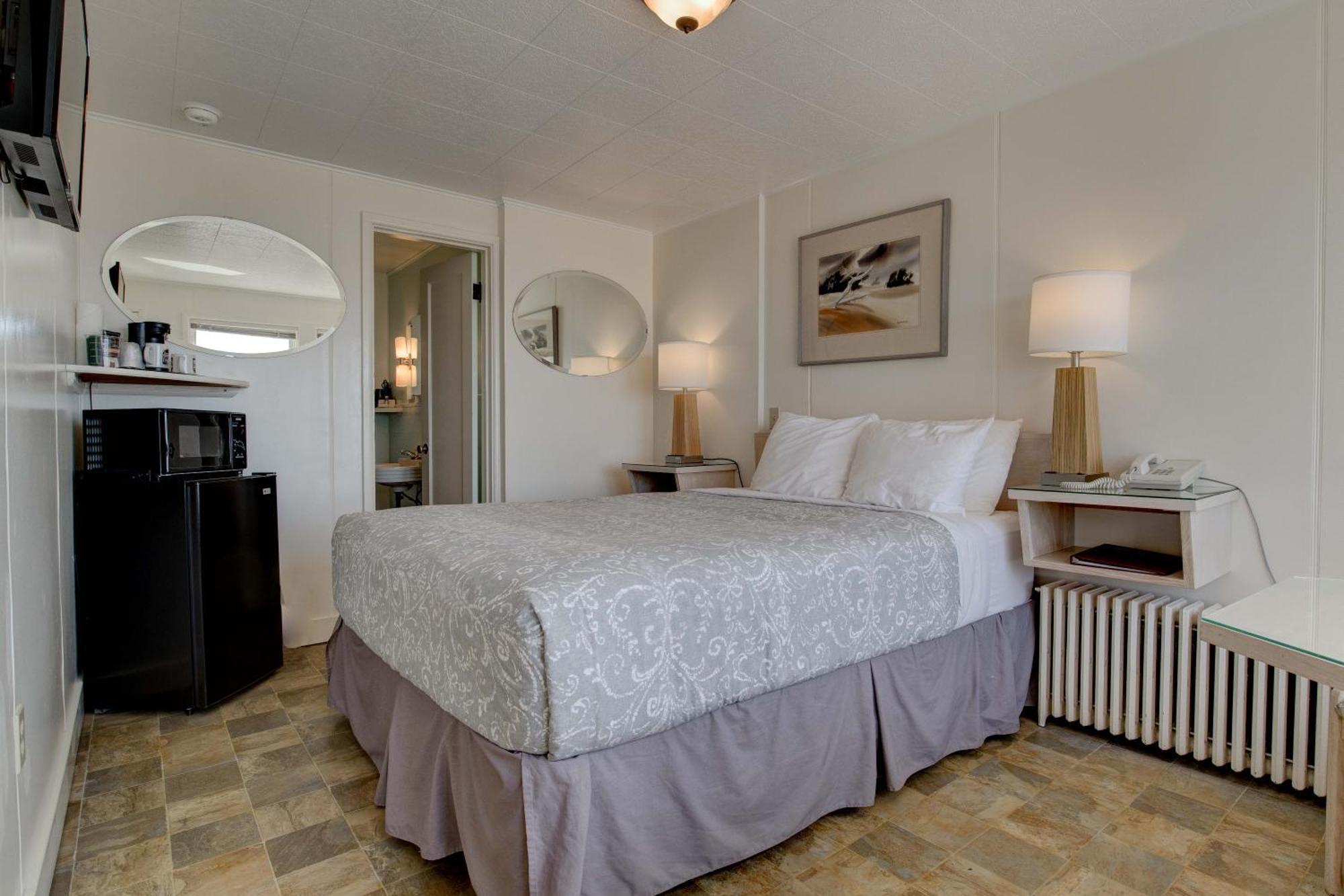 Ester Lee Oceanview Inn Линкън Сити Екстериор снимка