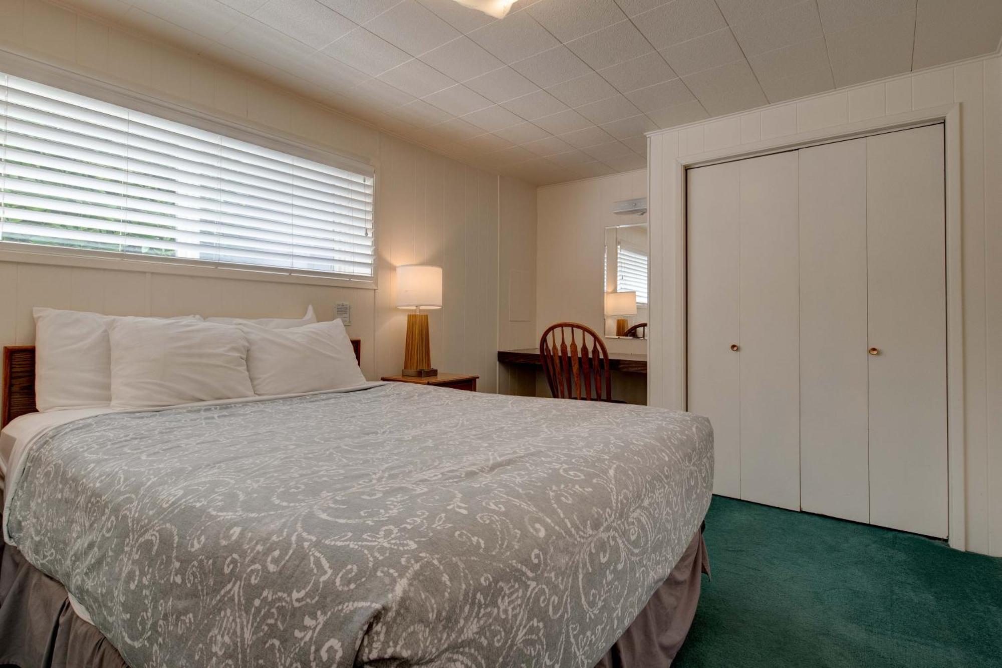 Ester Lee Oceanview Inn Линкън Сити Екстериор снимка
