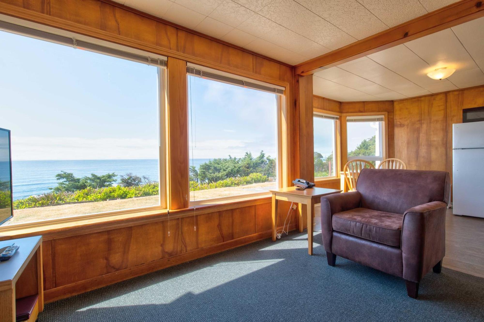 Ester Lee Oceanview Inn Линкън Сити Екстериор снимка