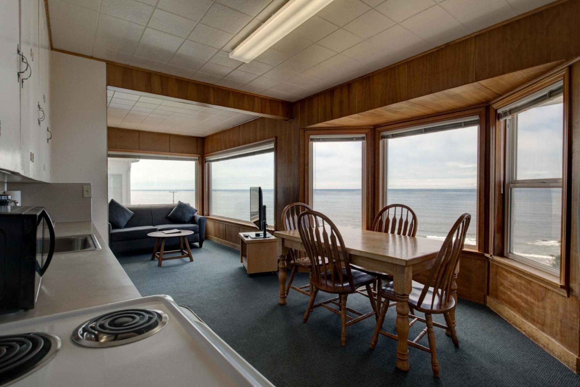 Ester Lee Oceanview Inn Линкън Сити Екстериор снимка