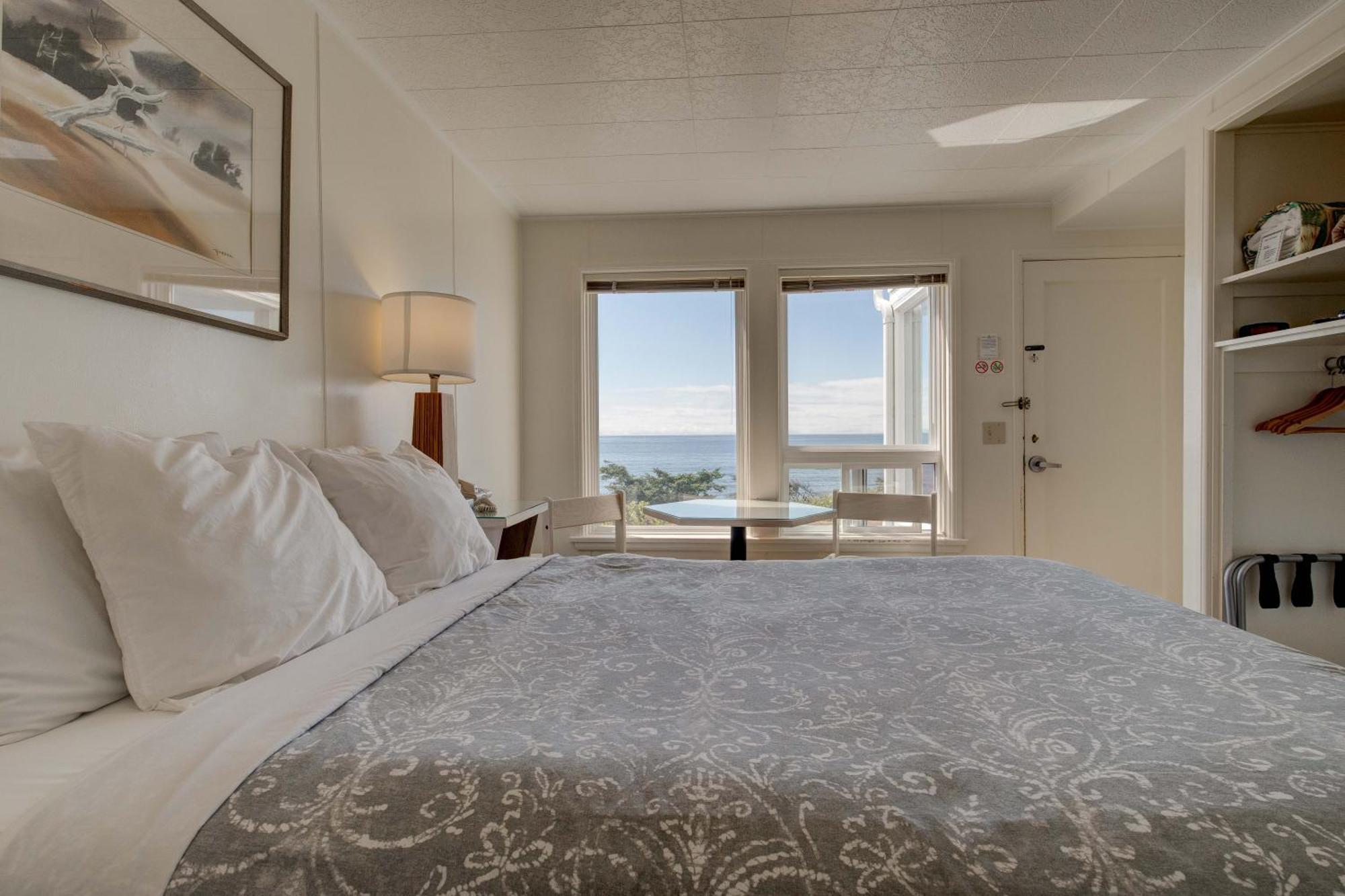 Ester Lee Oceanview Inn Линкън Сити Екстериор снимка