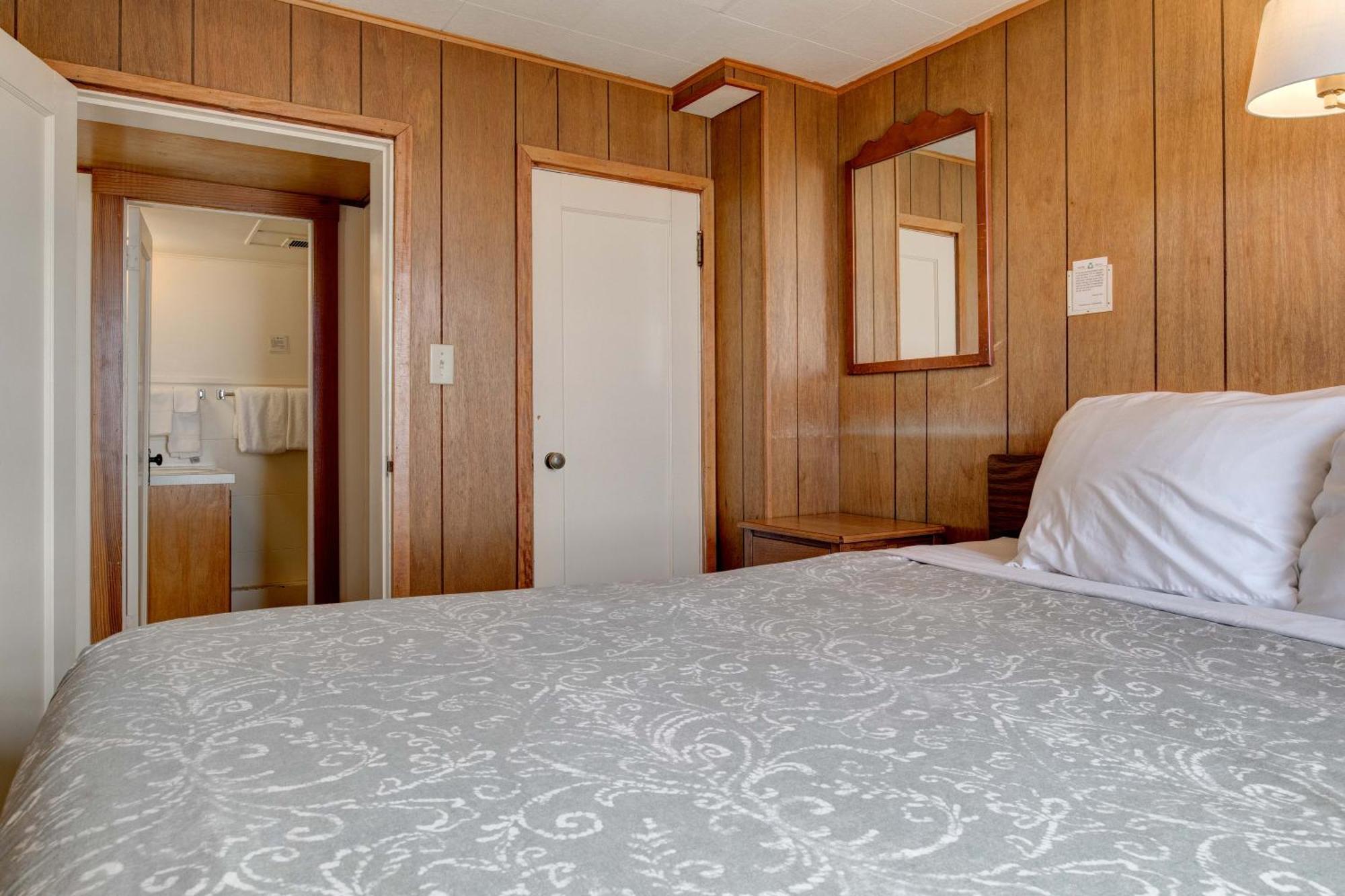 Ester Lee Oceanview Inn Линкън Сити Екстериор снимка