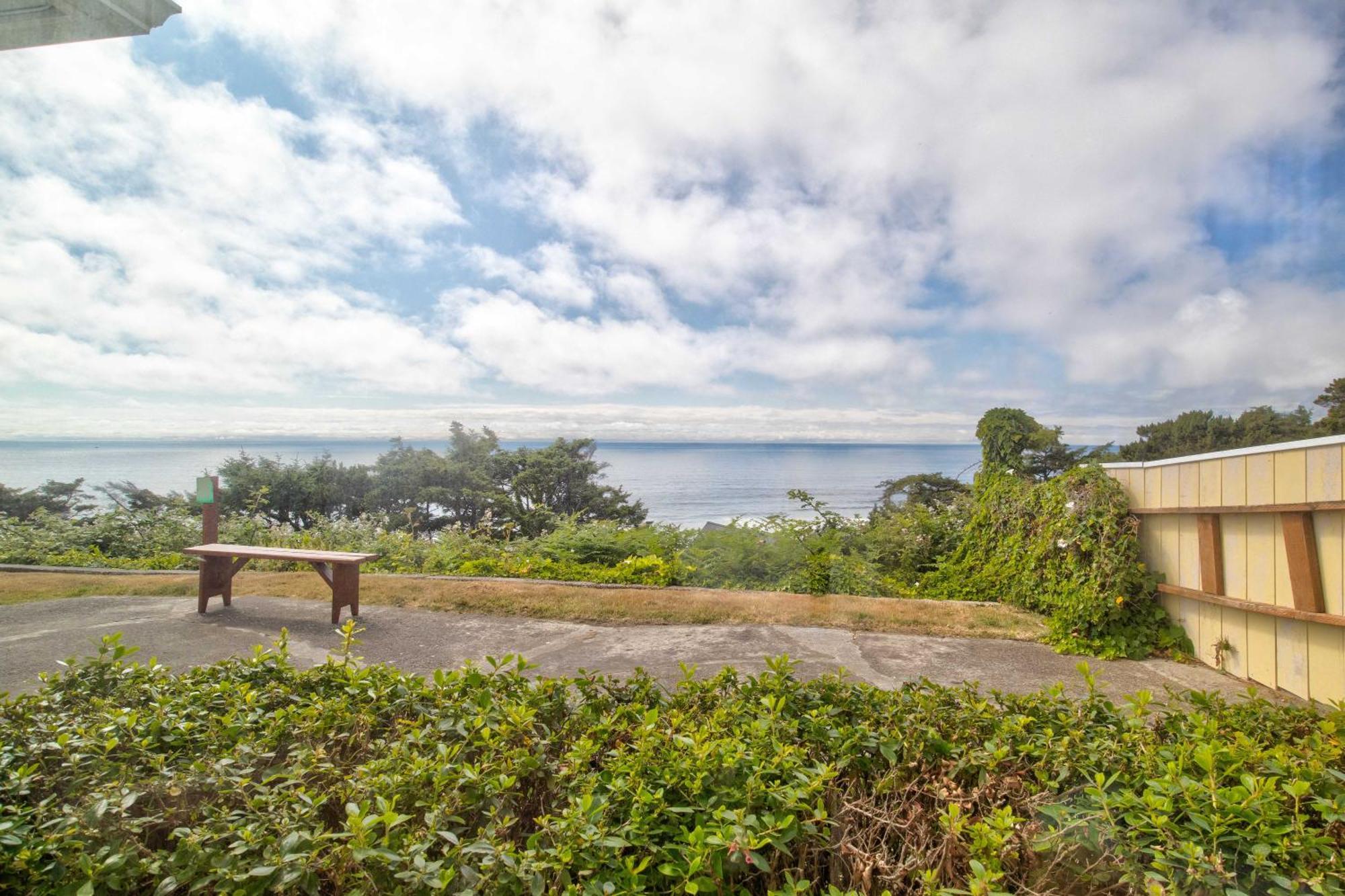 Ester Lee Oceanview Inn Линкън Сити Екстериор снимка