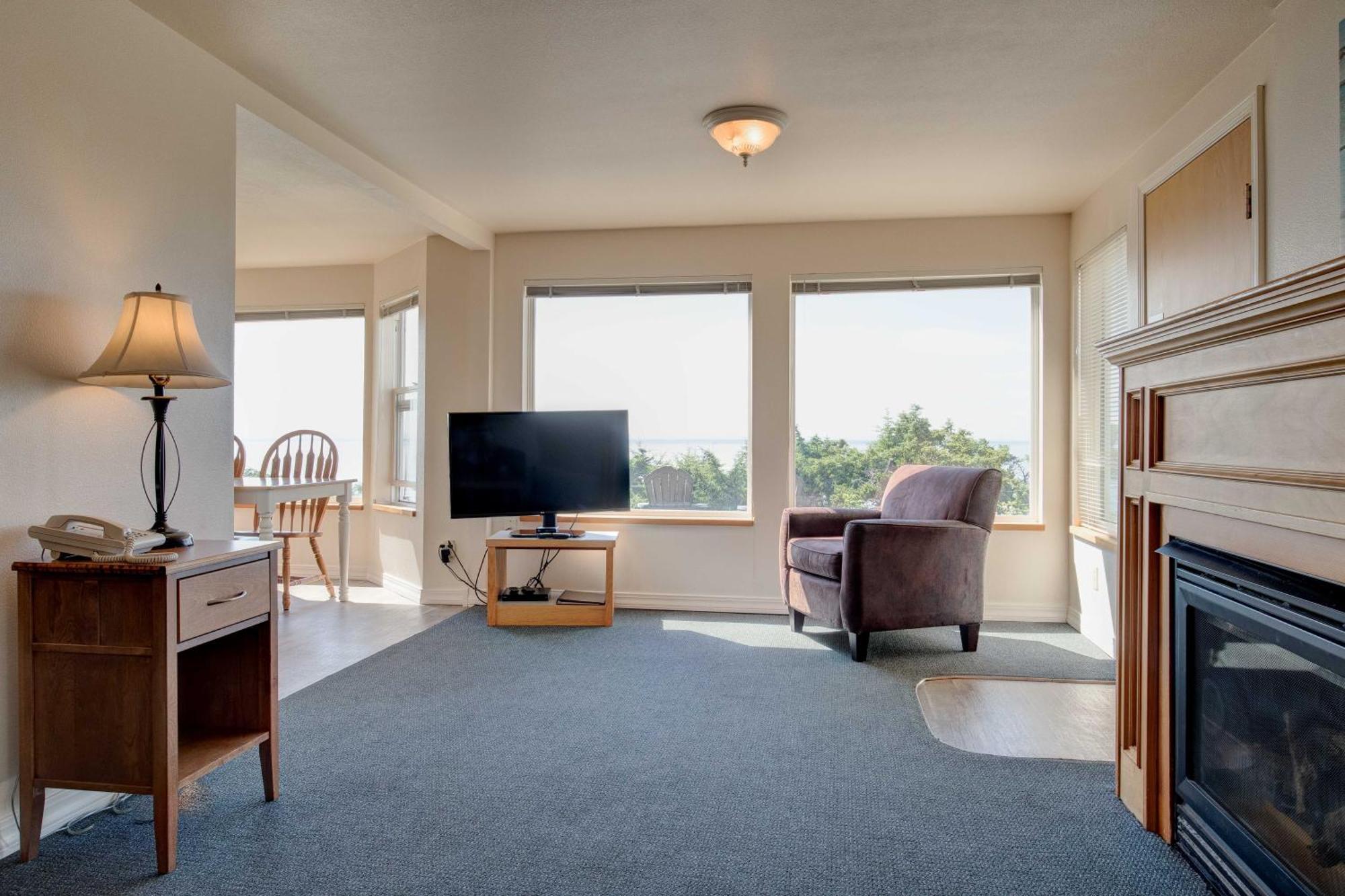 Ester Lee Oceanview Inn Линкън Сити Екстериор снимка