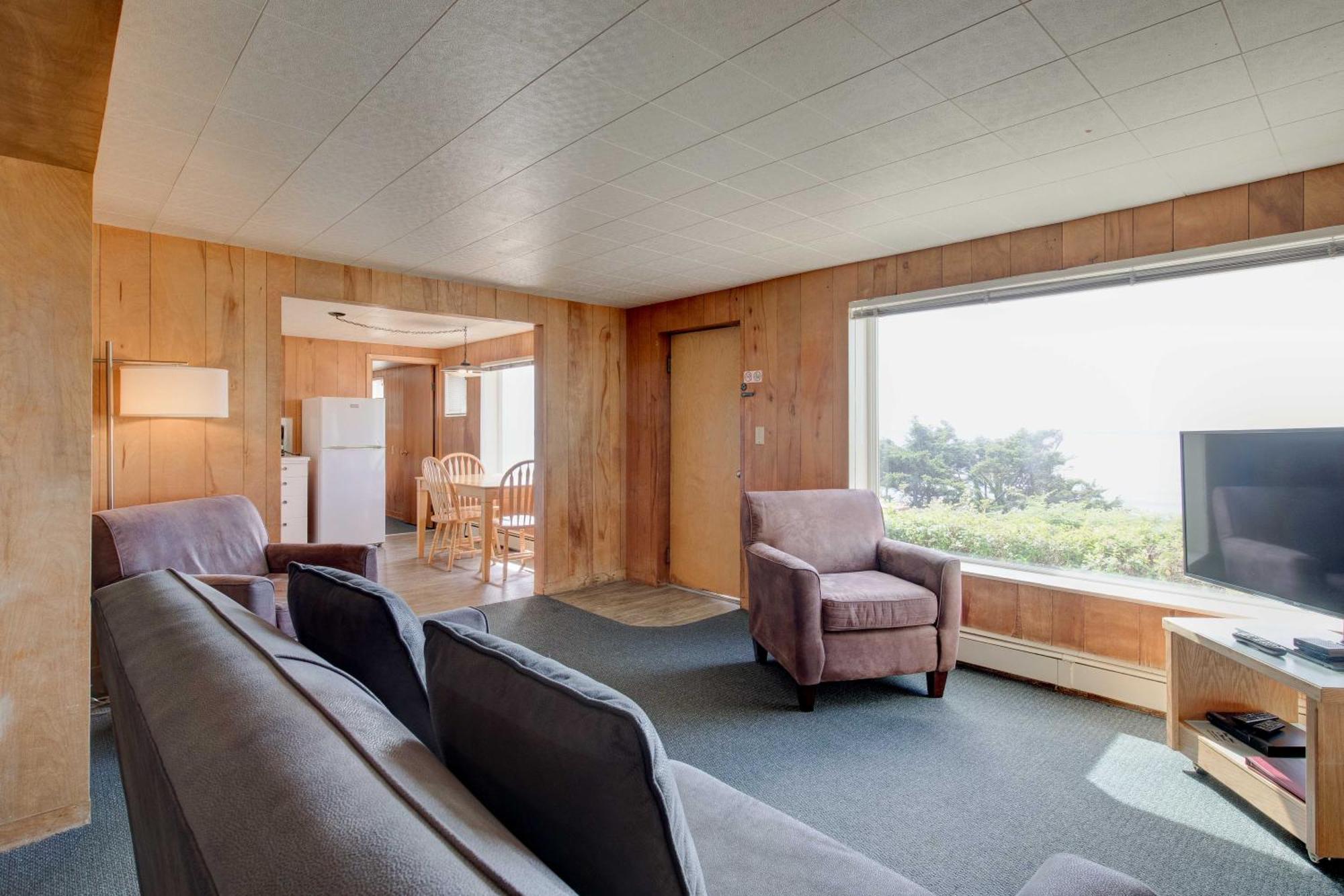 Ester Lee Oceanview Inn Линкън Сити Екстериор снимка
