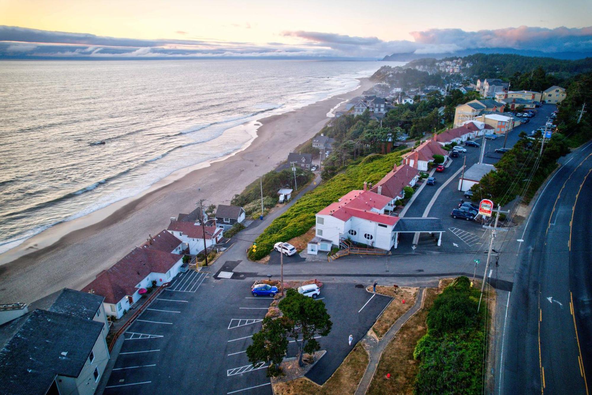 Ester Lee Oceanview Inn Линкън Сити Екстериор снимка