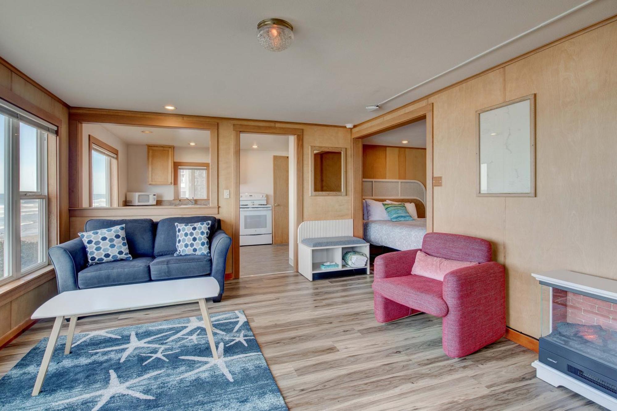 Ester Lee Oceanview Inn Линкън Сити Екстериор снимка