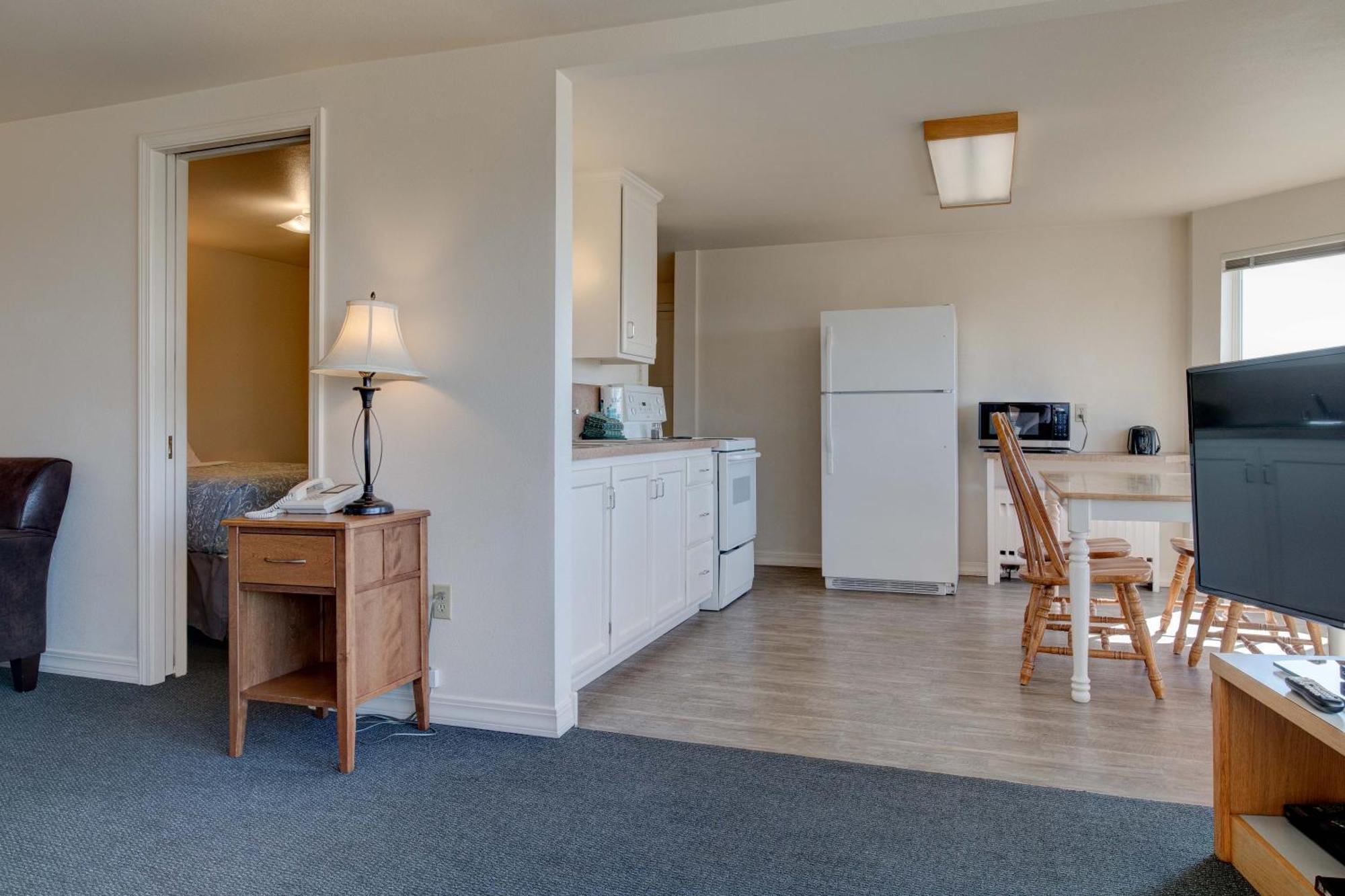Ester Lee Oceanview Inn Линкън Сити Стая снимка