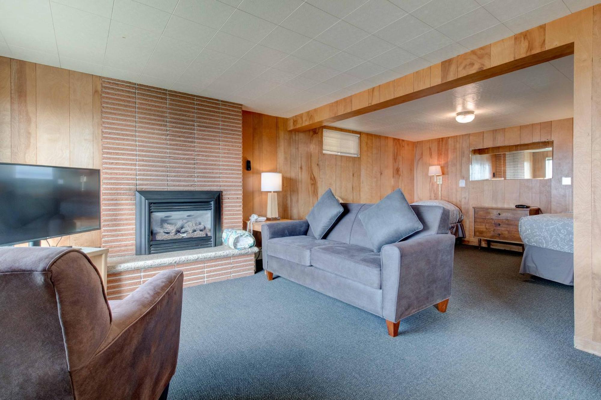 Ester Lee Oceanview Inn Линкън Сити Стая снимка